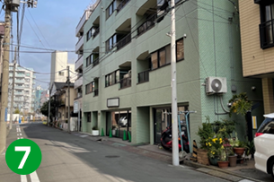 JR線「横浜」駅から当院までの道順7